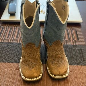 Cody James kids boots. Size 6